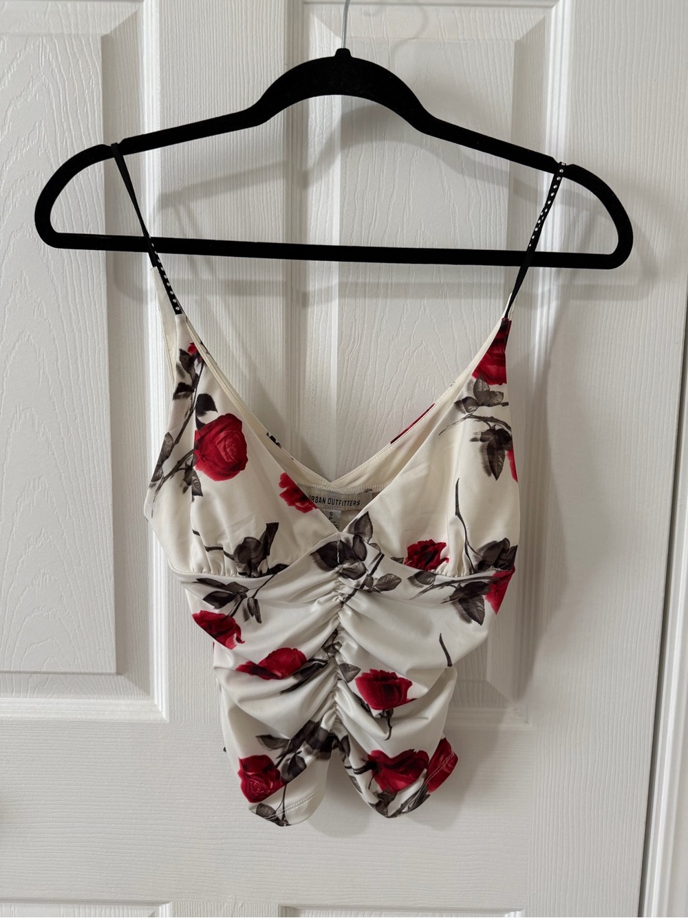 Roses Floral Ruched V-Neck Cami Top - Cream with Red Roses Urban Outfitters